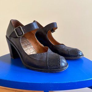 Dries Van Noten Leather Pumps